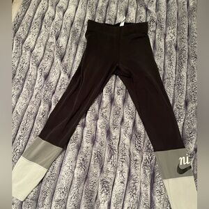 NIKE WORKOUT LEGGINGS SIZE SMALL